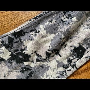 Vera Wang grey camo printed jeggings